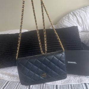 Chanel Wallet on Chain. Calf skin. Black with gold hardware
